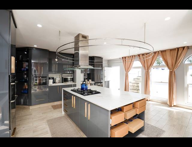 3 BEDROOM FREEHOLD FOR SALE IN ESSENWOOD